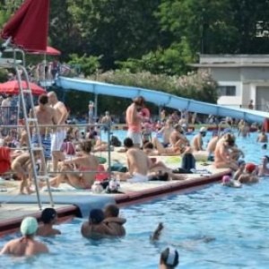 A crowded swimming pool